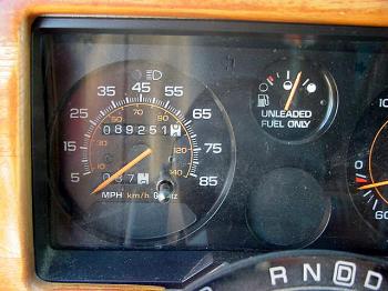 van speedometer.jpg (20425 bytes)